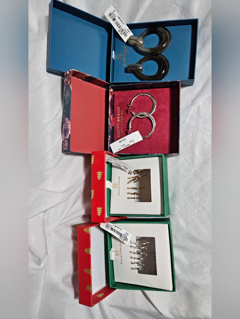 Lot Of *NWT Hoop Earrings, Silver, Gold, Gray Tones (Mb5L)